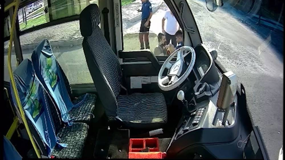 Halk otobüsü şoförüne bıçaklı saldırı! Yürekleri ağza getirdi: Kanlar içerisinde yere düşüp yığıldı