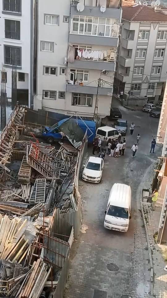 İstanbul’da feci kaza! Fren yerine gaza bastı! Ortalık savaş alanına döndü