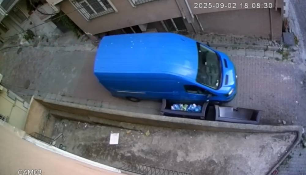 İstanbul’da feci kaza! Fren yerine gaza bastı! Ortalık savaş alanına döndü