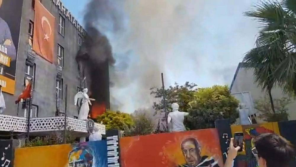 İzmir’de yangın! 2 Şüpheli gözaltına alındı