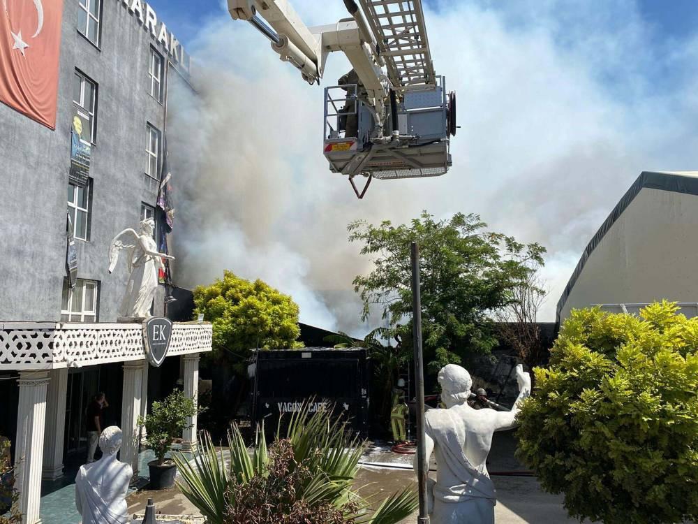 İzmir’de yangın! 2 Şüpheli gözaltına alındı