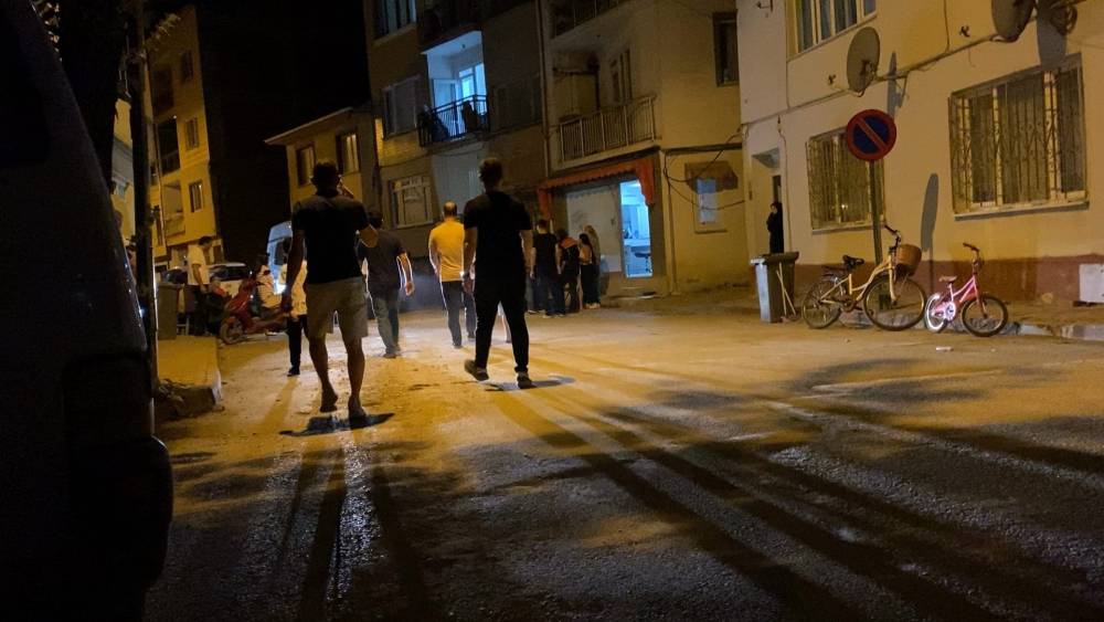 Kadınlara sözlü taciz kanlı bitti! Dövdükten sonra bıçakladılar