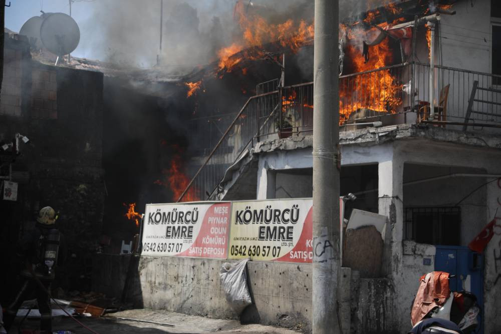 Miras evi yaktı! Yarı çıplak izledi: Polise şok itirafta bulundu