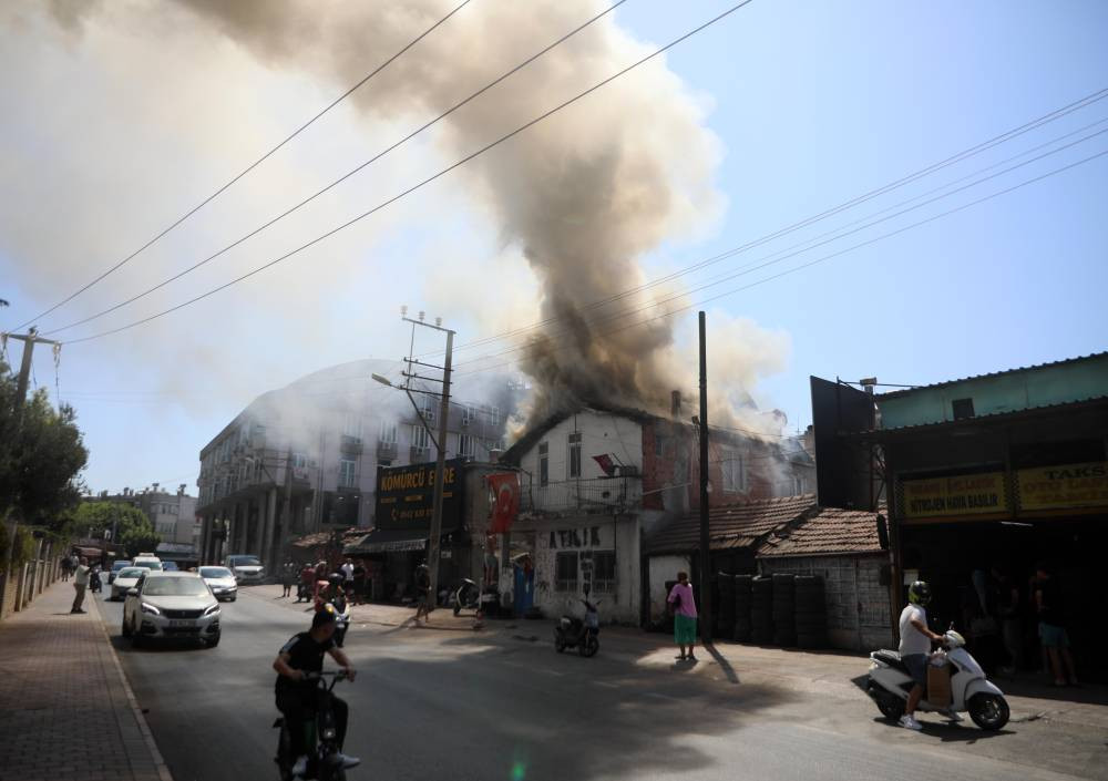 Miras evi yaktı! Yarı çıplak izledi: Polise şok itirafta bulundu