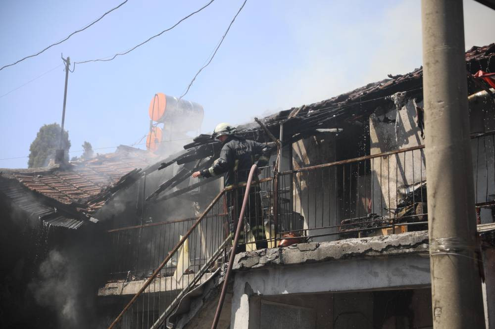 Miras evi yaktı! Yarı çıplak izledi: Polise şok itirafta bulundu