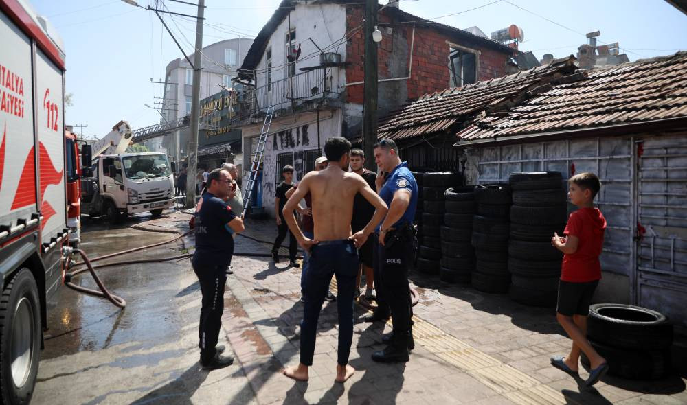 Miras evi yaktı! Yarı çıplak izledi: Polise şok itirafta bulundu