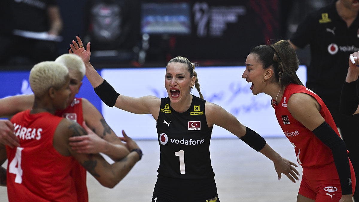 dunya-sampiyonasi-0001-aa-20250904-39020679-39020673-usa-v-turkiye-fivb-womens-world-volleyball-championship.jpg