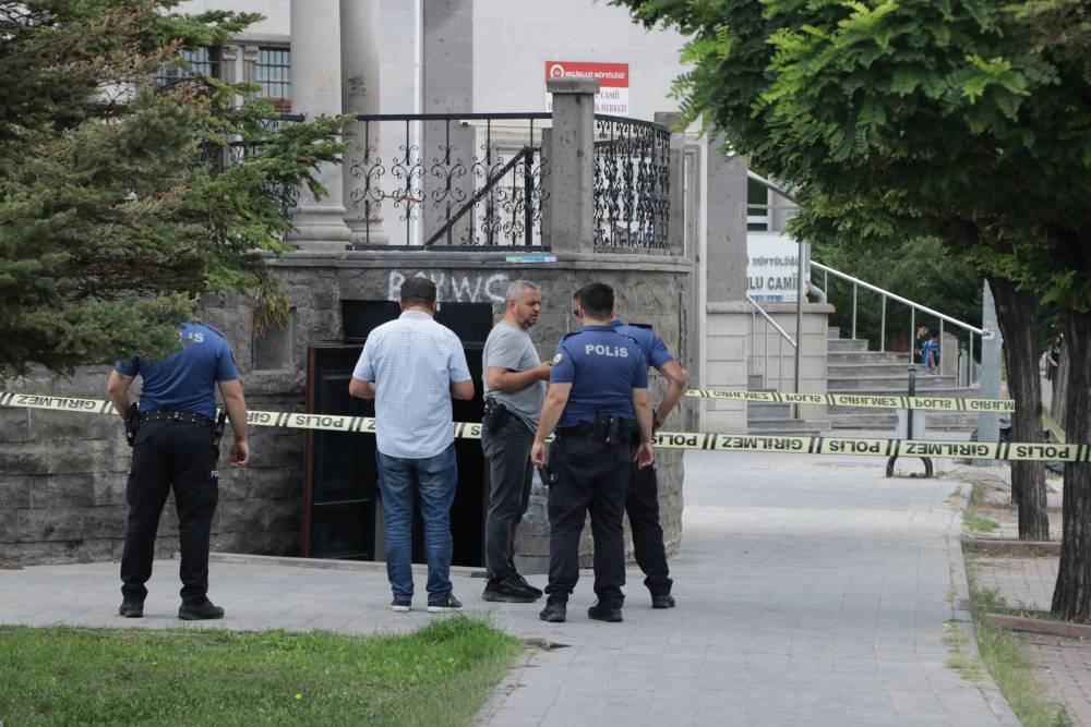 Kayseri’de şok olay! Cami tuvaletinde kan aktı!