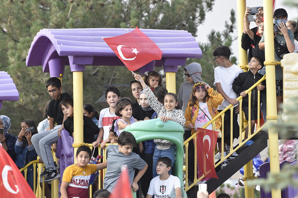soloturk-sivasta-gokyuzunu-fethetti-106-yil-coskusu-yenicag-4.jpg