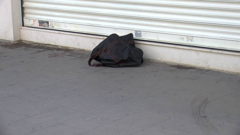 Balyozla kapıyı kırdılar! İstanbul'da nefes kesen soygun