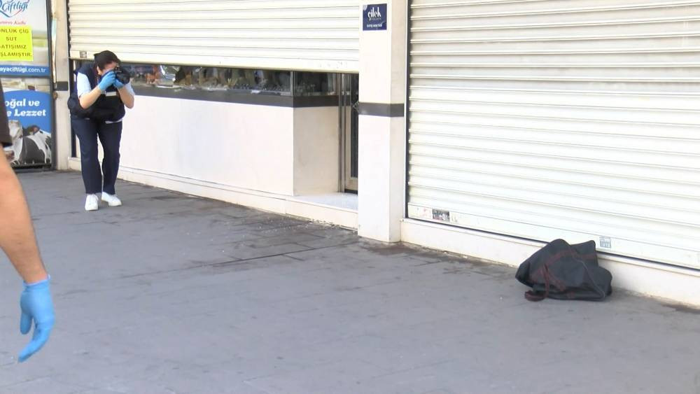 Balyozla kapıyı kırdılar! İstanbul'da nefes kesen soygun