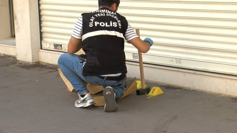 Balyozla kapıyı kırdılar! İstanbul'da nefes kesen soygun