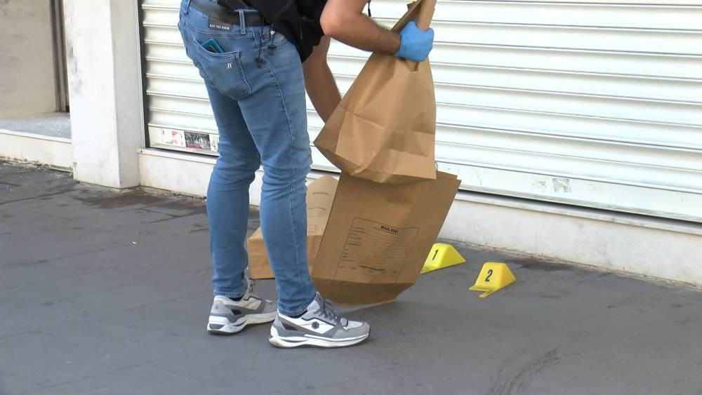 Balyozla kapıyı kırdılar! İstanbul'da nefes kesen soygun