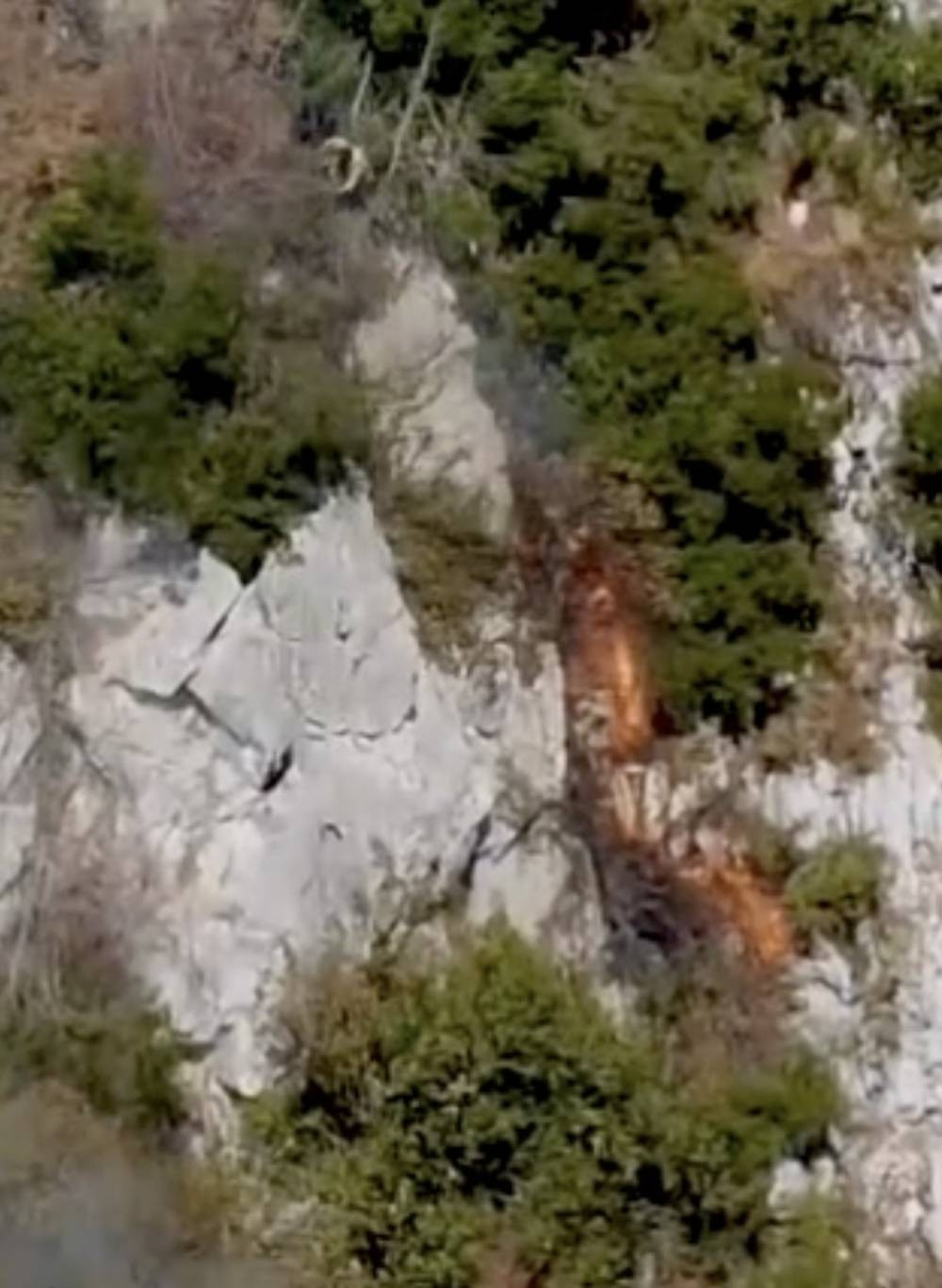 Bartın'da kayalıklarda can pazarı! Orman işçileri alevlerin arasında kaldı