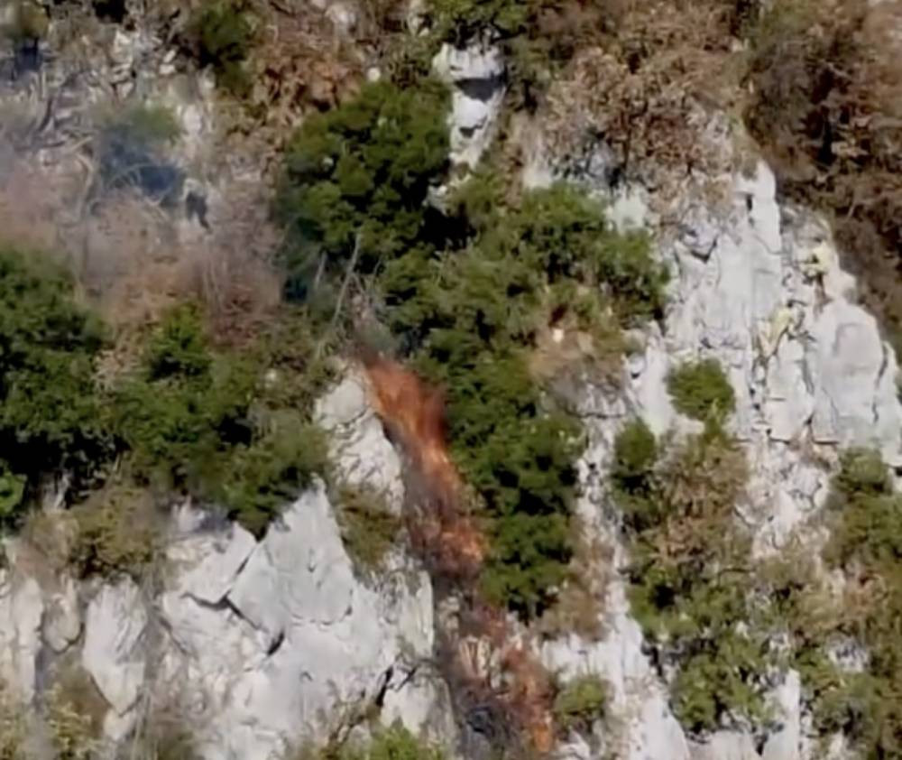 Bartın'da kayalıklarda can pazarı! Orman işçileri alevlerin arasında kaldı