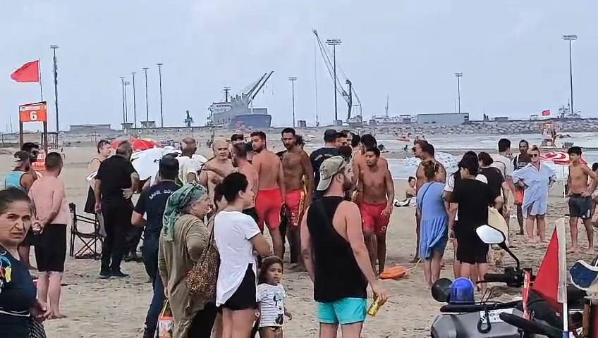 Karasu’da şoke eden olay! Boğulmaktan kurtarıldı, firari suçlu çıktı: 26 yıl cezası var