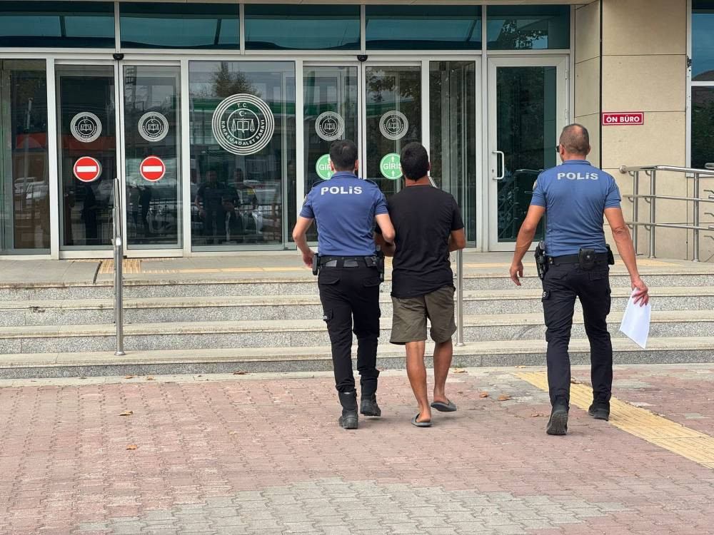 Karasu’da şoke eden olay! Boğulmaktan kurtarıldı, firari suçlu çıktı: 26 yıl cezası var