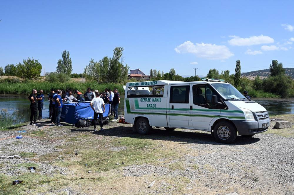 Piknik keyfi ölümle bitti! İki genç akıntıya kapıldı