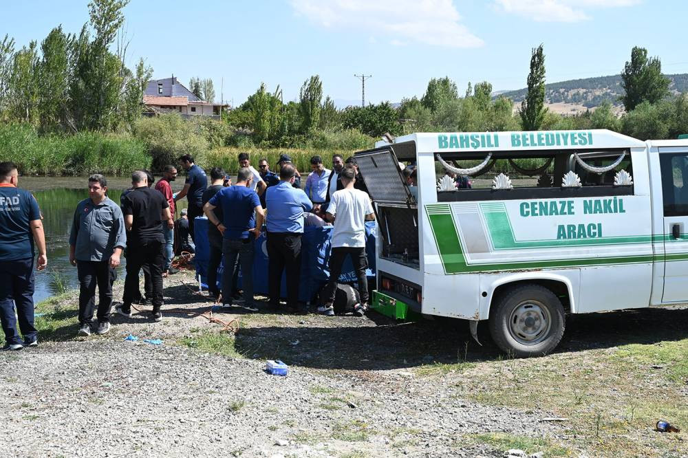 Piknik keyfi ölümle bitti! İki genç akıntıya kapıldı
