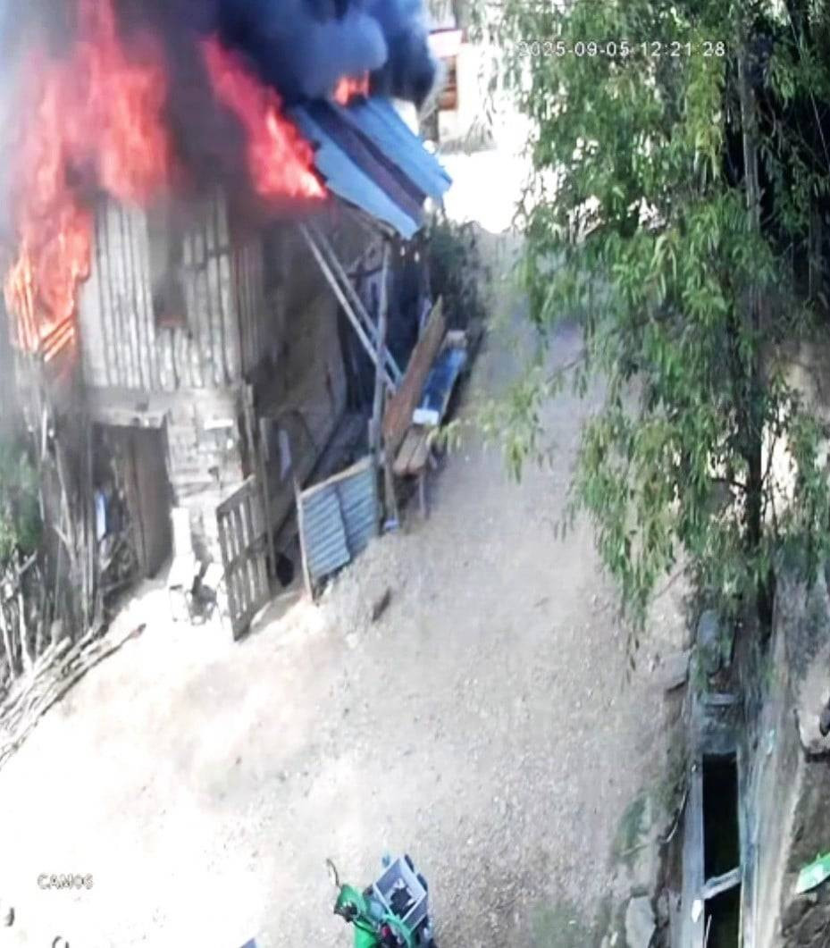 Alevler ahşap evi yuttu! Ormana sirayet etti