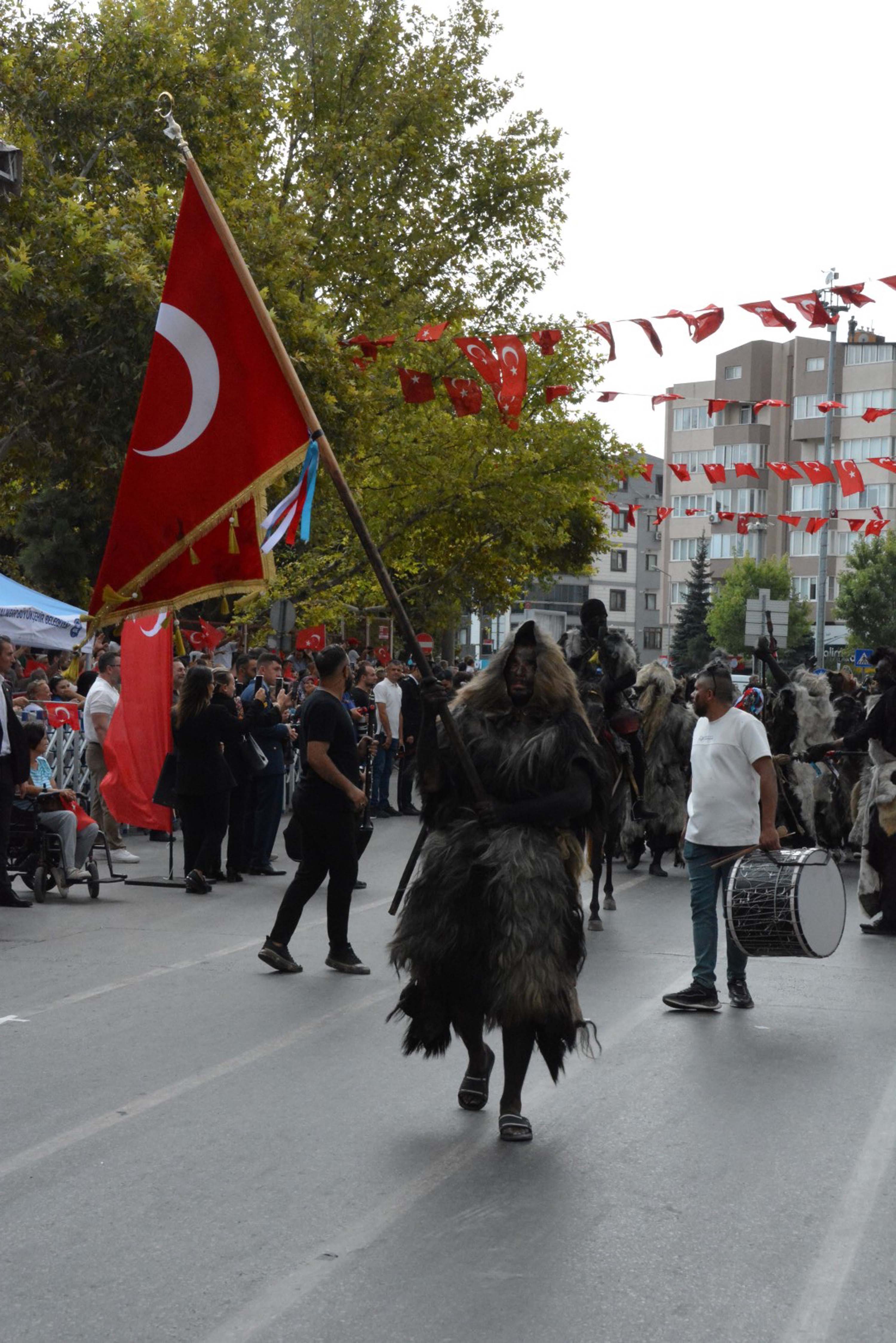 balikesirin-kurtulus-toreninde-tulutab-900597-267598.jpg