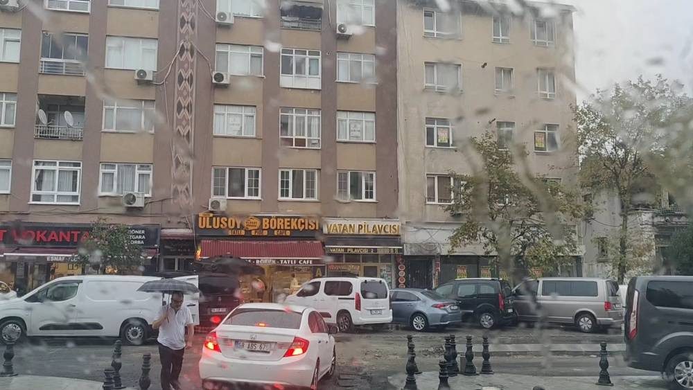 İstanbul’da beklenen yağmur yağdı! Vatandaşlar hazırlıksız yakalandı