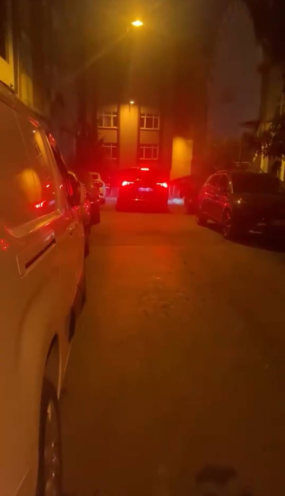 Beyoğlu'nda sürücü dükkana daldı! Kamera görüntüleri ele verdi