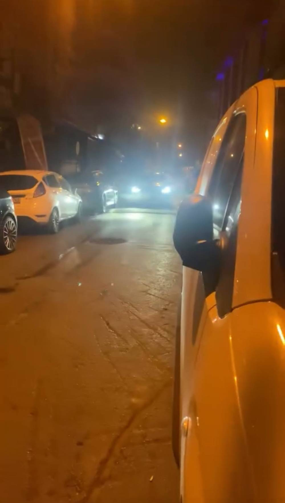 Beyoğlu'nda sürücü dükkana daldı! Kamera görüntüleri ele verdi