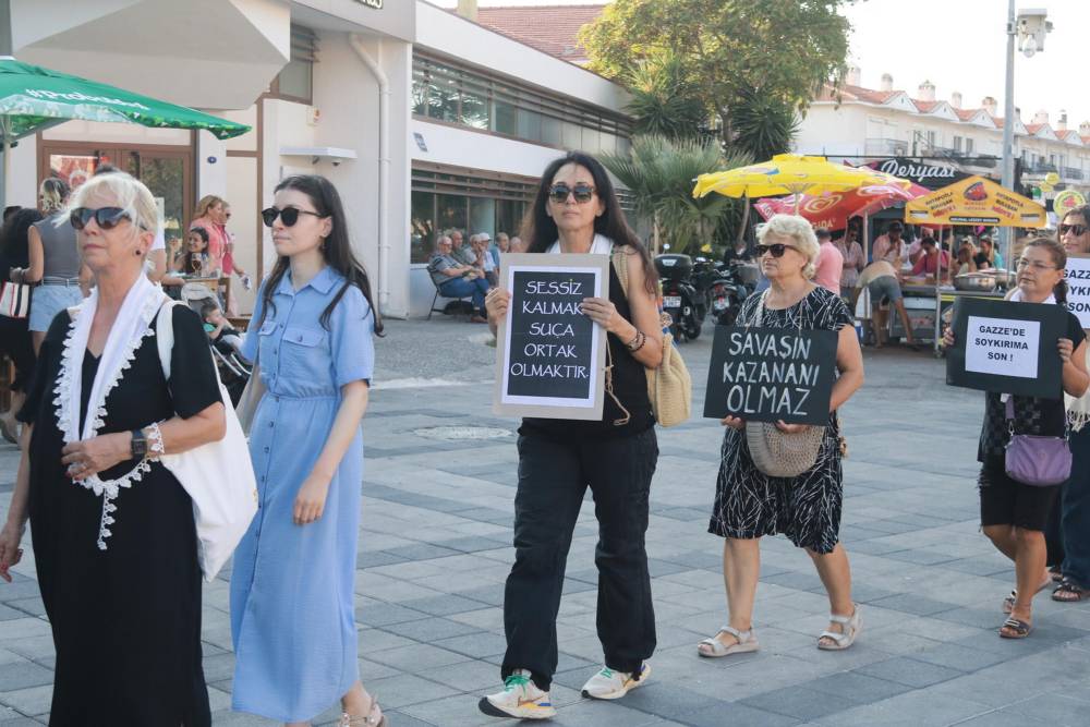 İzmirli kadınlardan İsrail'e protesto