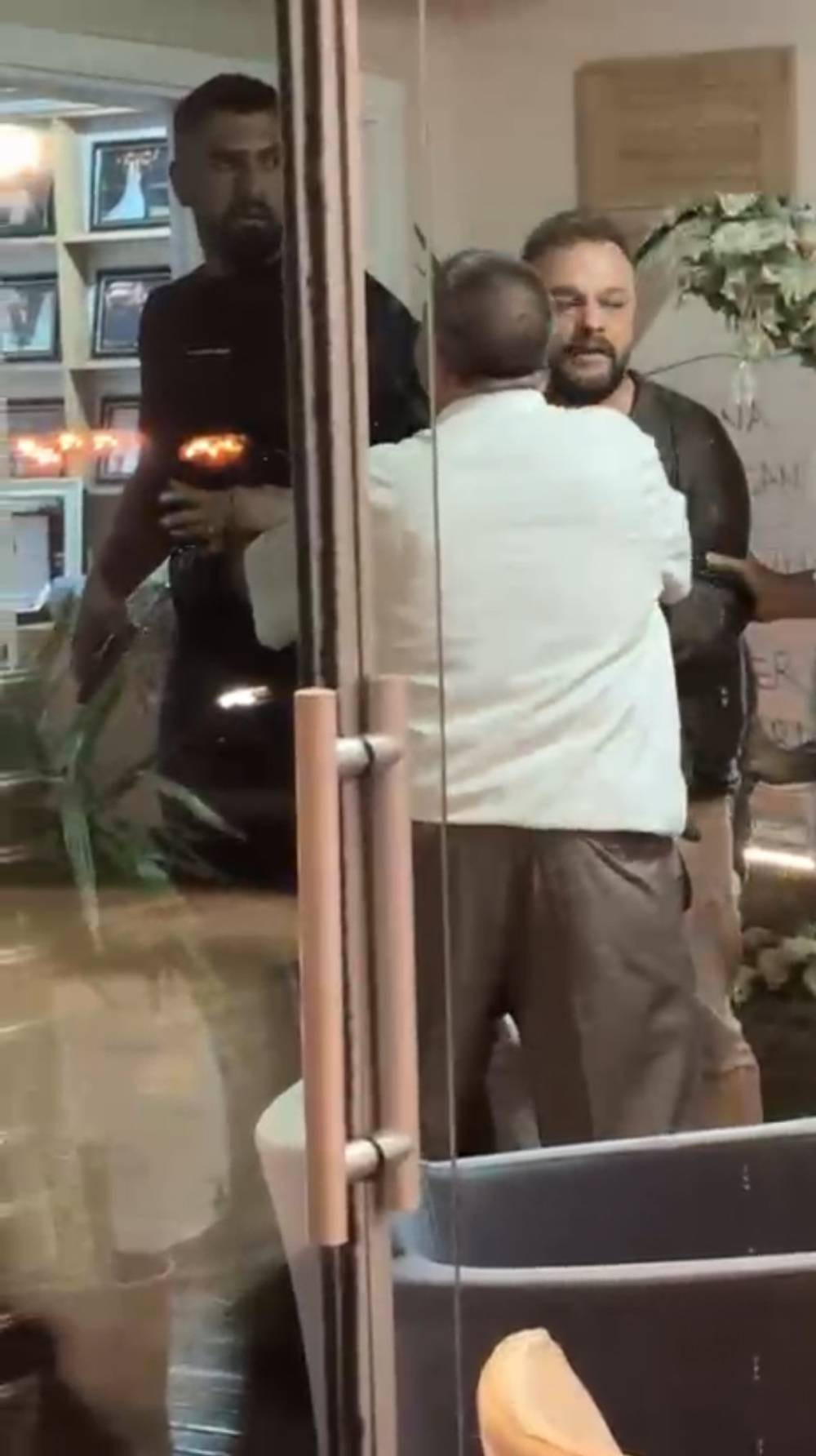 Kır düğünü kabusa döndü! Salonunu karıştırdı silahlar patladı