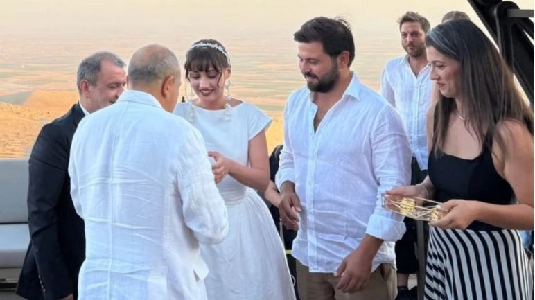 yasak-elmanin-zeynepi-sevda-erginci-nisanlandi-mardinde-surpriz-toren-yenicag-6.jpg