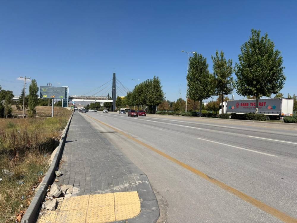 Ankara’da film gibi kaza! Otomobil uçtu, takla attı: Yaralılar var