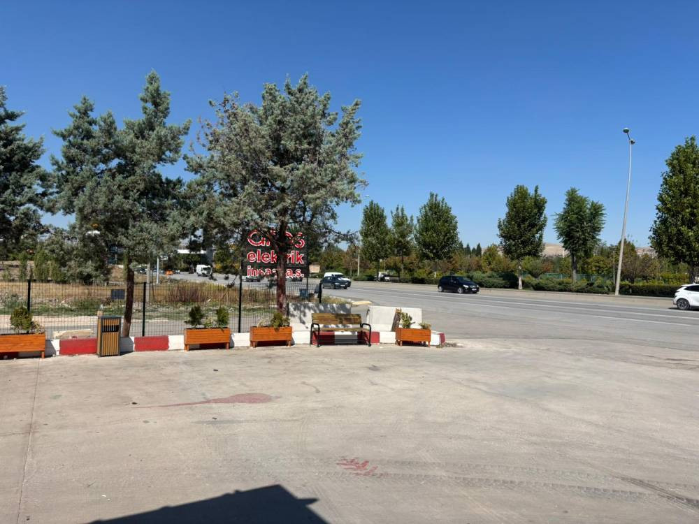 Ankara’da film gibi kaza! Otomobil uçtu, takla attı: Yaralılar var