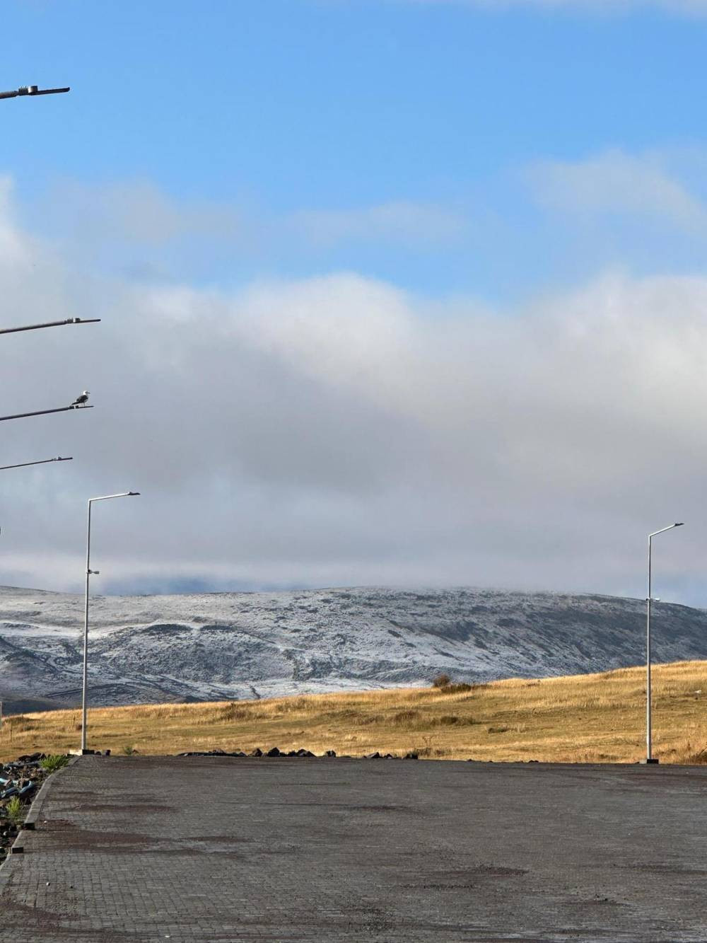 Beyaz örtü şaşırttı! Yaylalar kışa döndü