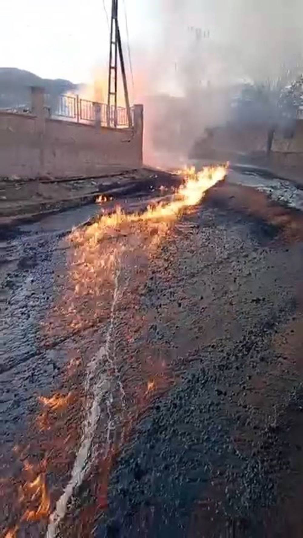 Gabar Dağı’nda alevler yükseldi! Yangın köyü sardı