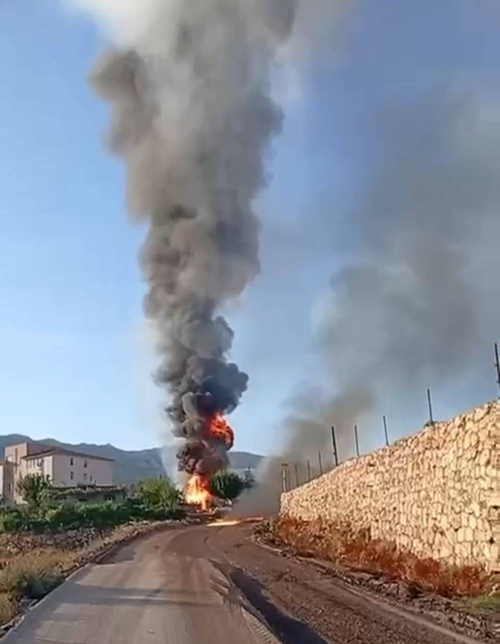 Gabar Dağı’nda alevler yükseldi! Yangın köyü sardı