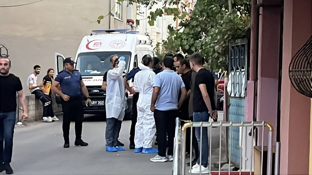 Kötü koku cinayeti ortaya çıkardı! Gebze’de anne ve kızına kanlı saldırı: Şüpheli İstanbul'da yakalandı