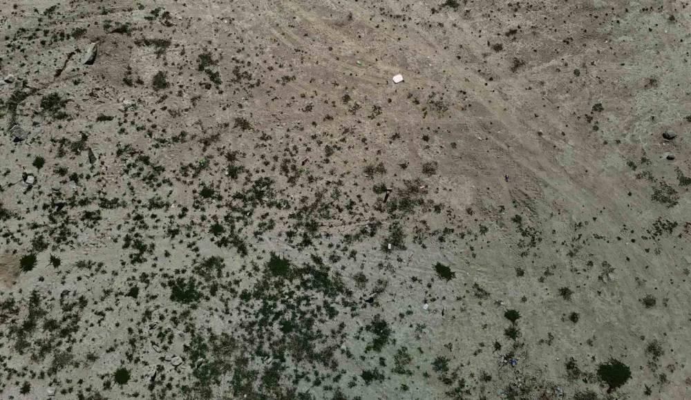 Kuraklık, 70 yıllık mezarları ortaya çıkardı