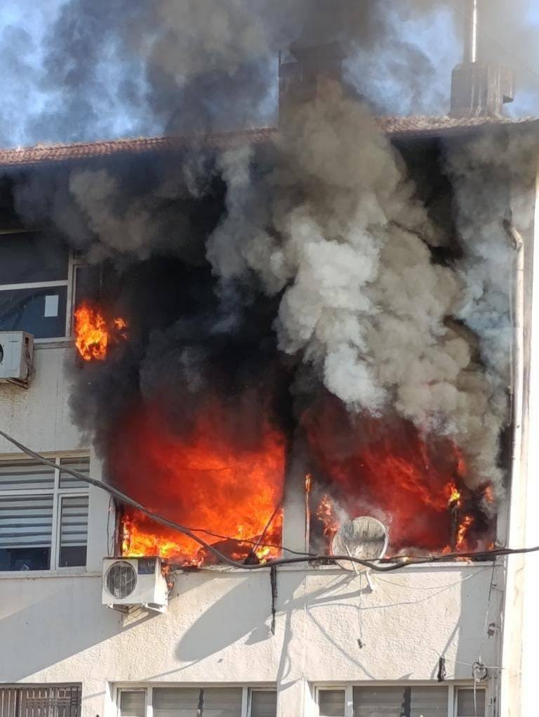 Şanlıurfa’da kamu binasında yangın! Polis ve itfaiye seferber oldu