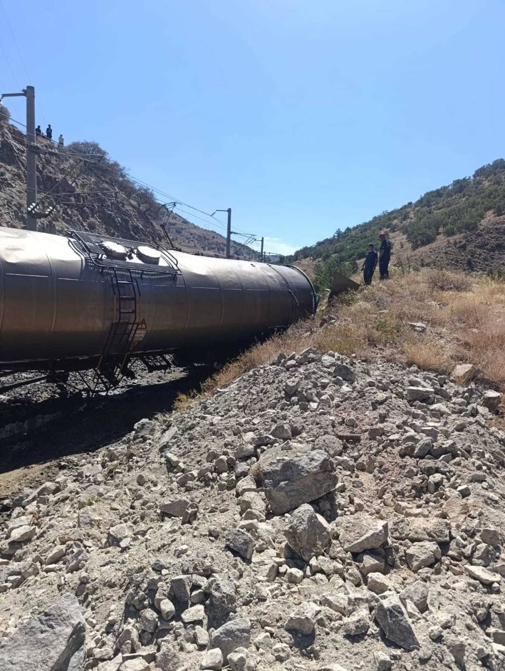 Trenler kafa kafaya çarpıştı! Ekipler seferber oldu