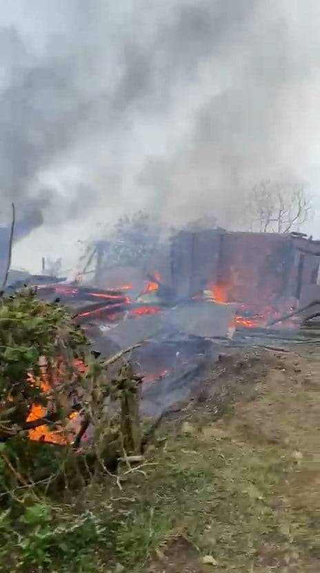 Aile canını zor kurtardı! Ev alevler içinde kaldı