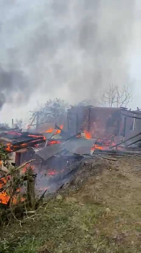 Aile canını zor kurtardı! Ev alevler içinde kaldı