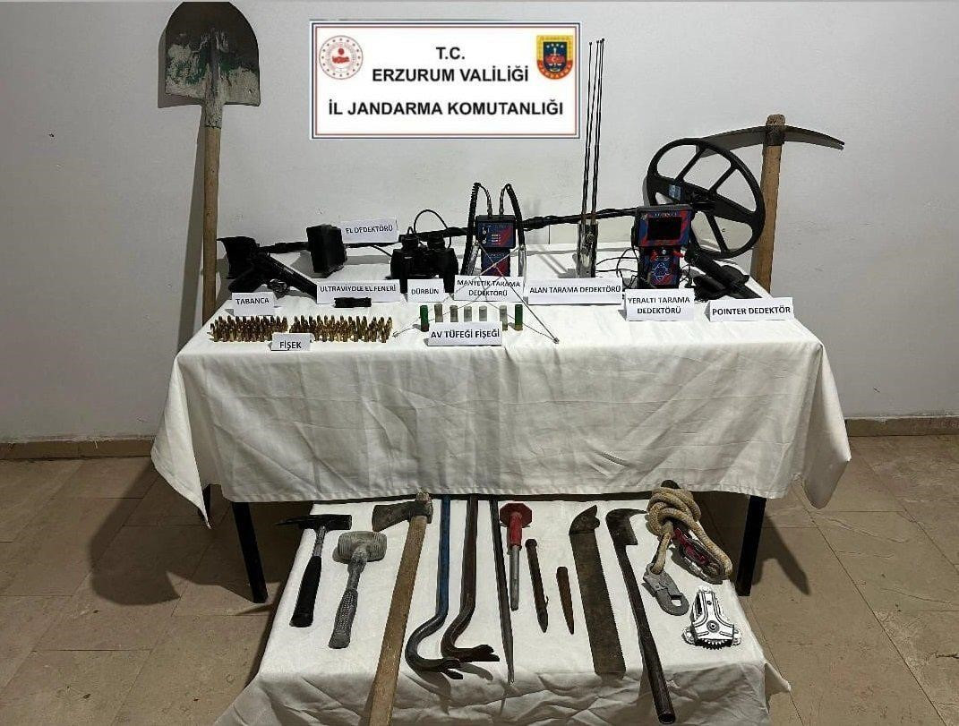 define-avcilarina-gece-yarisi-operasyon-silah-ve-dedektorler-ele-gecirildi-5-gozalti-yenicag.jpg