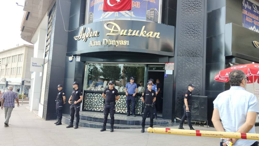 Kırşehir'i sarsan dolandırıcılık! Kuyumcu çifti altınlarla yok oldu