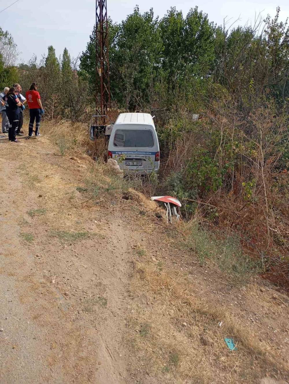 Pınarhisar’da panelvan araç şarampole uçtu: 2 yaralı