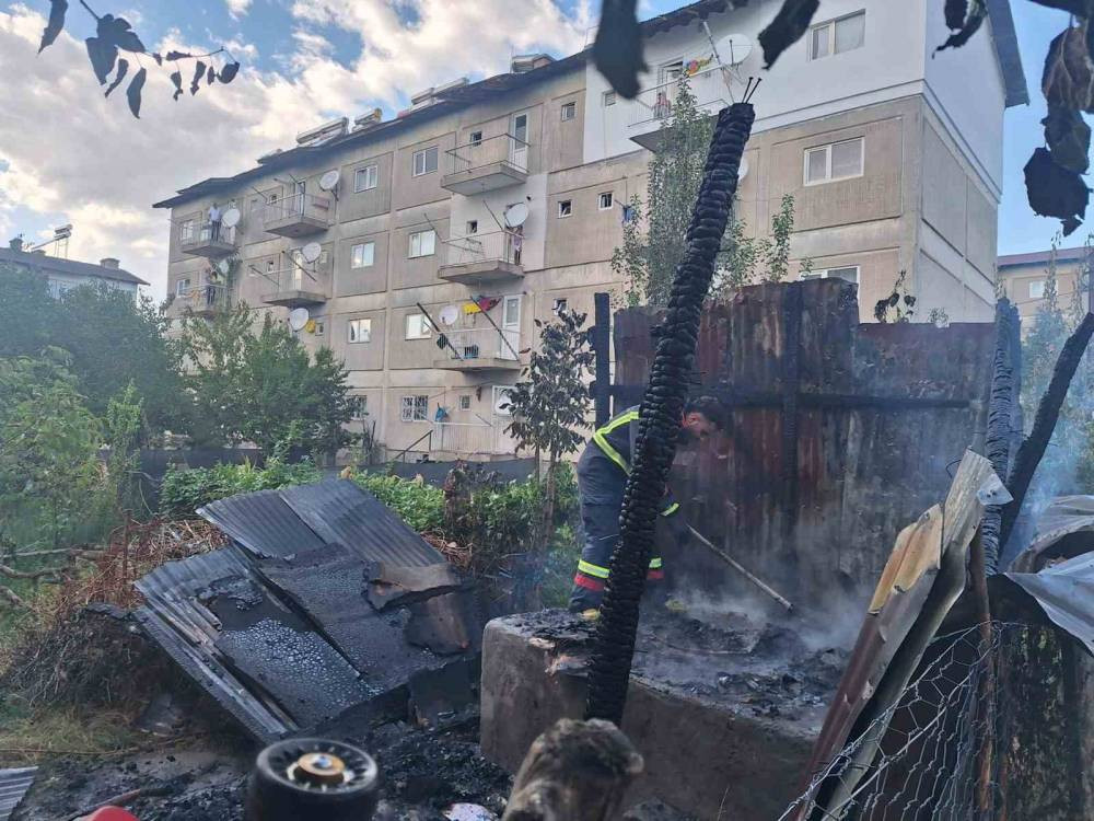 Tandırda unutulan köz yangın çıkardı!