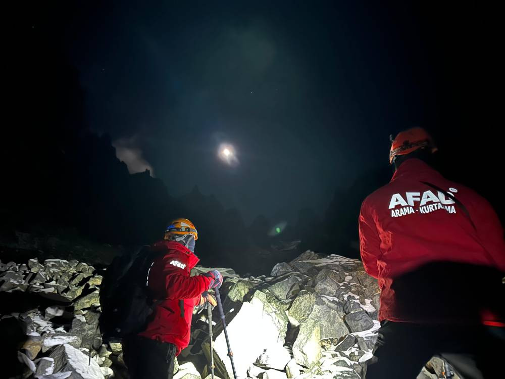 Kaçkar Dağı'na tırmanırken mahsur kalan Polonyalı 2 dağcı, 12 saatte kurtarıldı