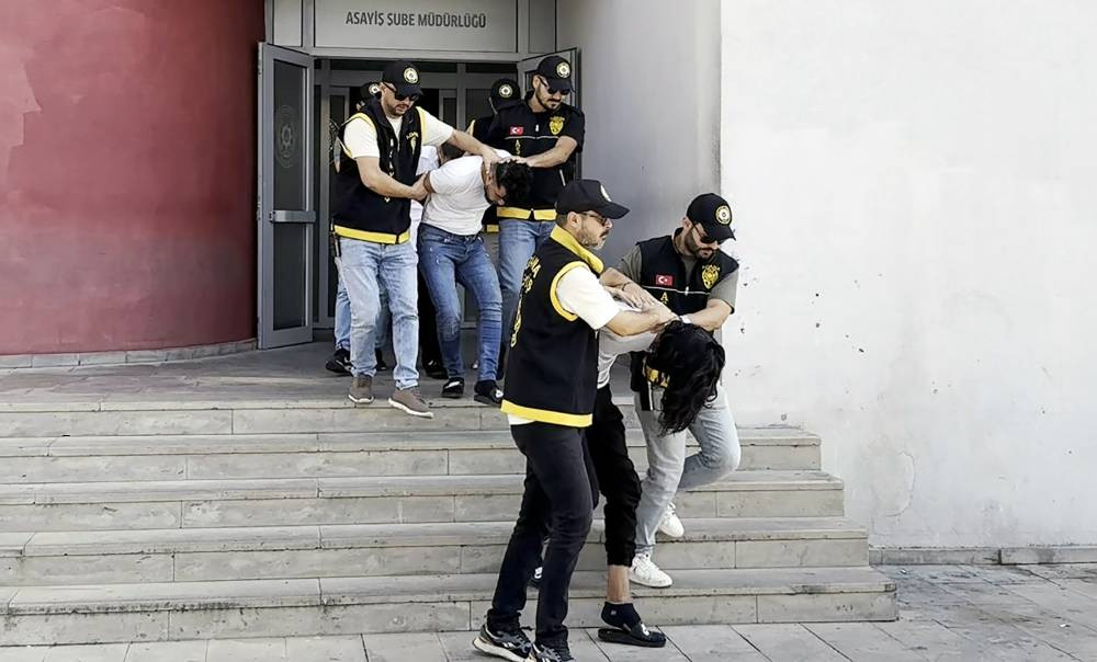 Soygun sonrası şok görüntüler! Say say bitiremediler