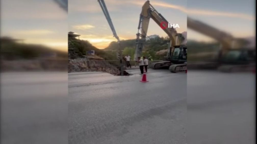 toprak-kaymasi-hamsu-koprusunu-vurdu-itfaiye-devrede-yenicag-6.jpg