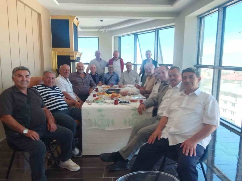 42 yıl önce birlikte askerlik yapan tertipler Erzurum’da buluştu